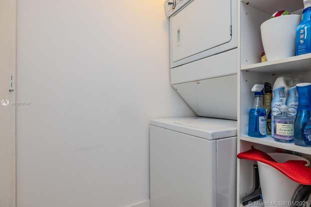 Building Photo - 475 Brickell Ave