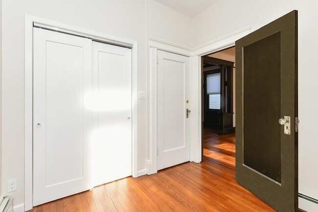 Building Photo - 722 27th St