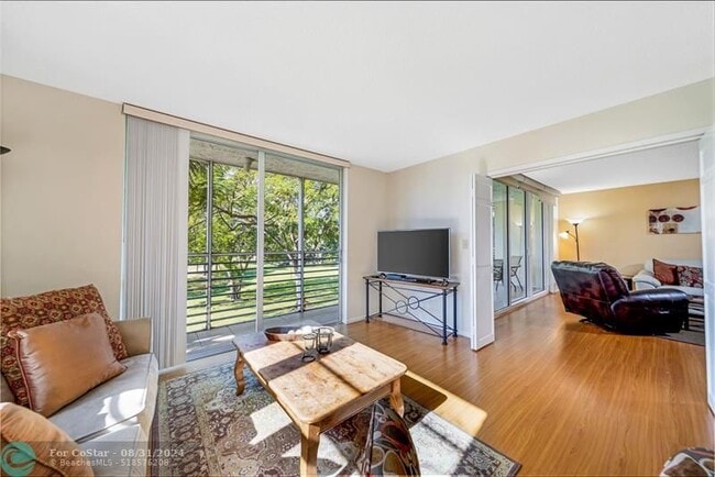 Building Photo - 3507 Oaks Way