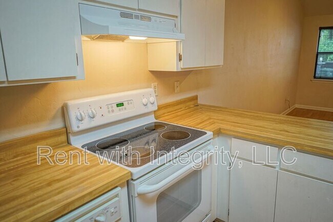 Building Photo - 2100 Continental Ave