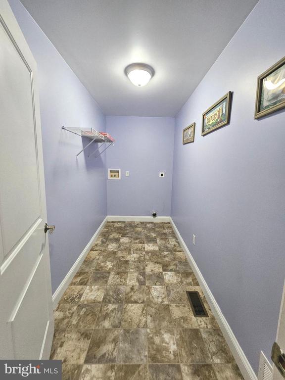 Building Photo - 5 Harcourt Dr