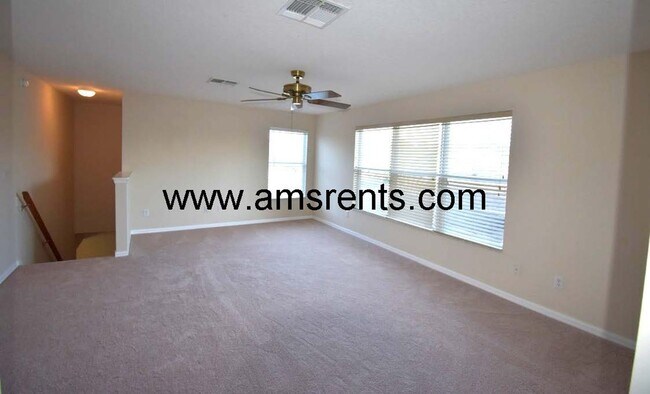 Building Photo - Spacious 5 bedroom home in Hunter Creek