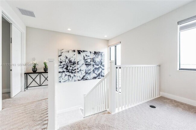 Building Photo - 4761 Sophia Dr