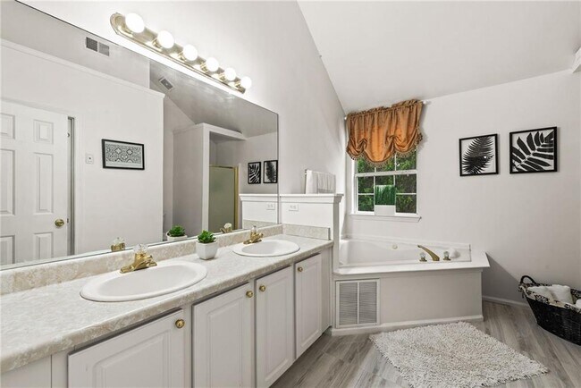 Building Photo - 4155 Soaring Dr