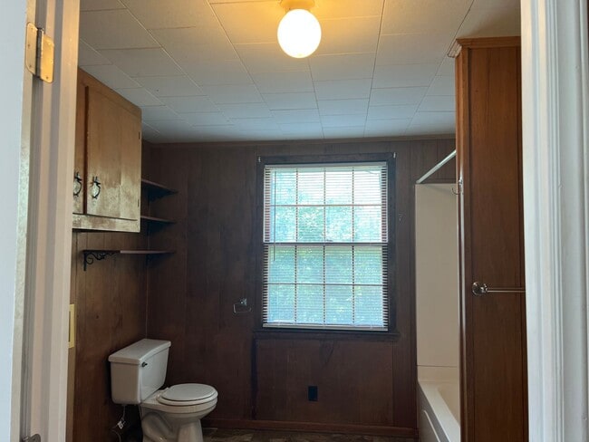 Building Photo - 2-Bedroom, 2-Bathoom Brick Home ***RENT SP...