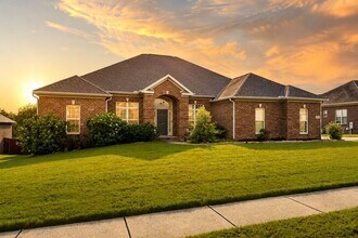 Building Photo - 7587 Crestridge Dr SE