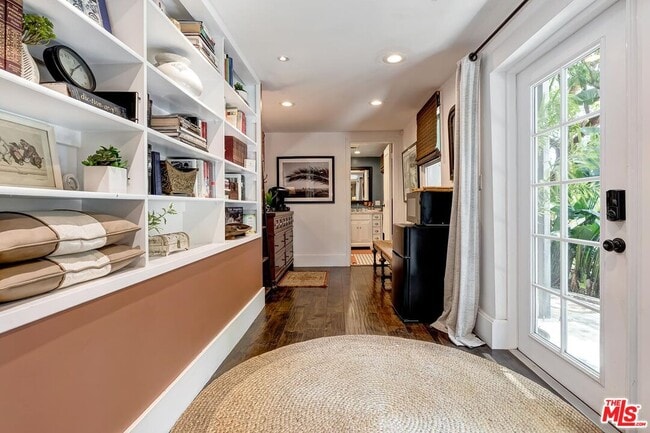 Building Photo - 5966 Graciosa Dr