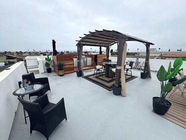 Building Photo - Brand New Custom Home with Ocean Views and...