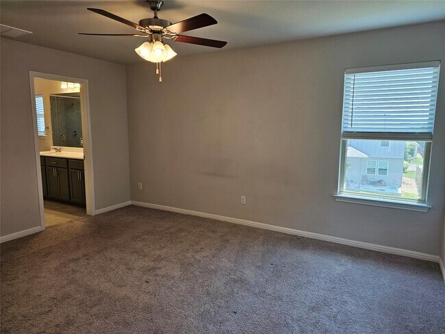 Building Photo - 128 Munk Ln