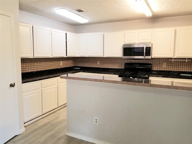 Building Photo - 9315 Bristlebrook Dr