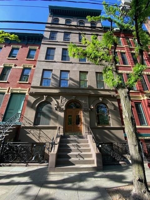 Primary Photo - 264 9th St