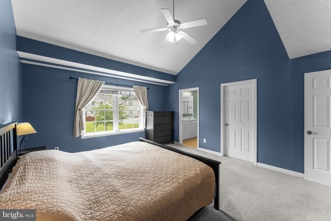 Building Photo - 10 Everglades Ln