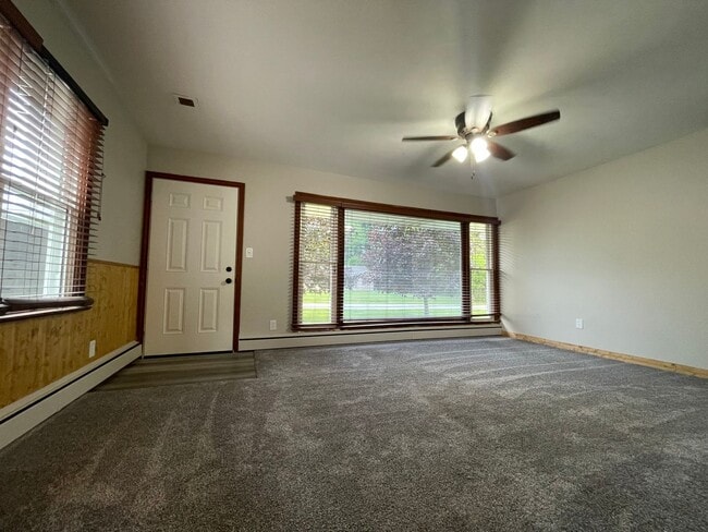 Building Photo - 3 Bedroom Home in Valpo