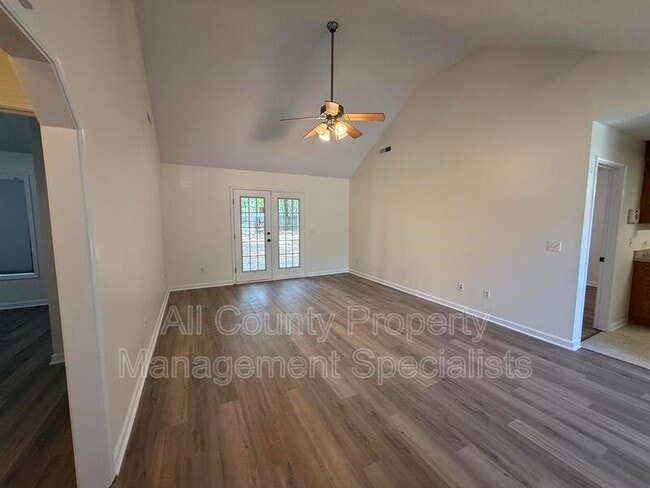 Building Photo - 3690 Oleander Dr