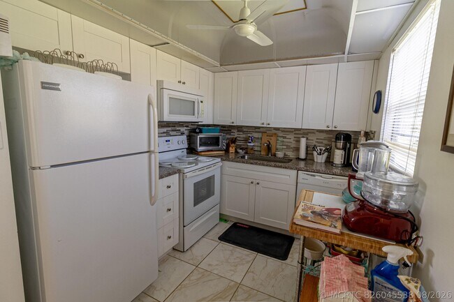 Building Photo - 158 Mansfield D
