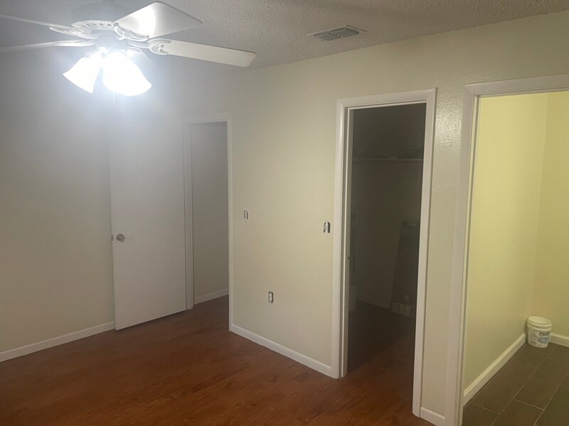 Building Photo - 804 Bebo Ln