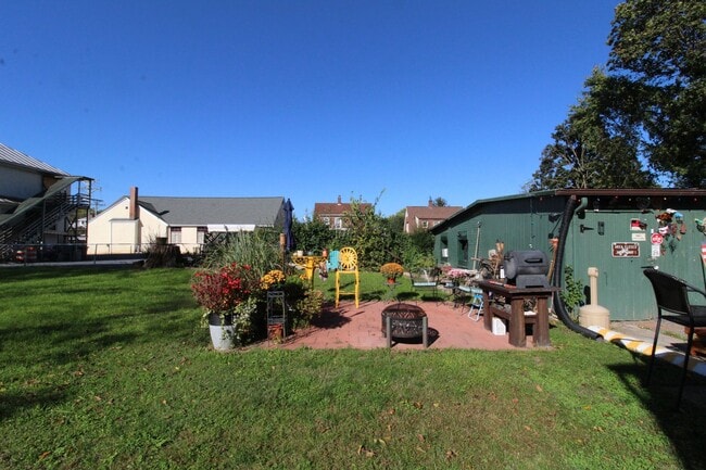 Building Photo - 1 bed, 1 bath apartment for rent in Downtown Harrisonburg!