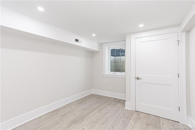 Building Photo - 40 Poe Ct