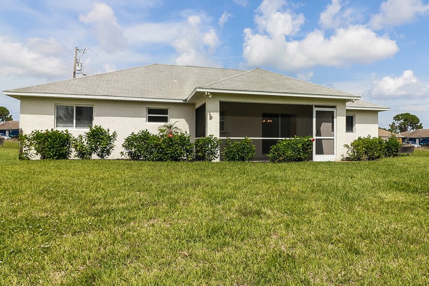 Building Photo - 800 SW 8th Pl
