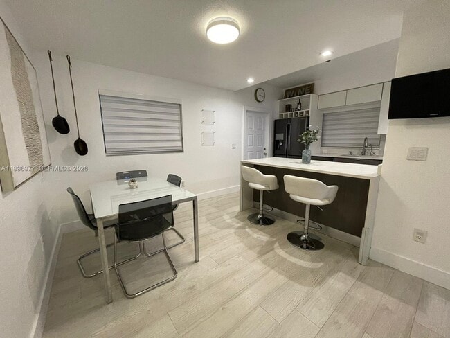 Building Photo - 325 NW 19th Ln