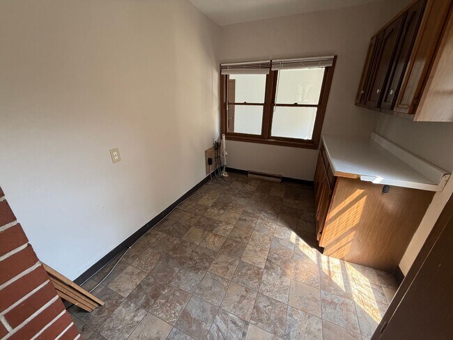 Building Photo - Country Comfort in Fort Atkinson