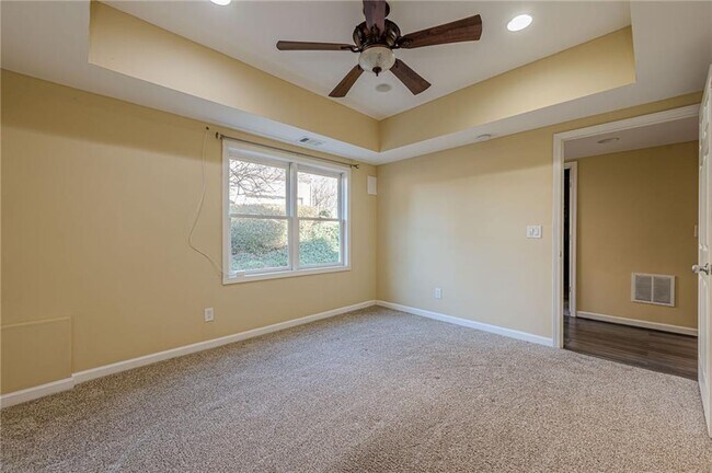 Building Photo - 927 Laurel Wood Ct