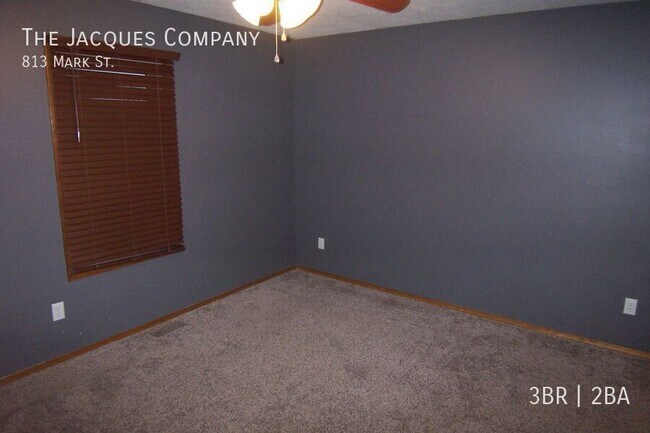 Building Photo - 813 Mark St