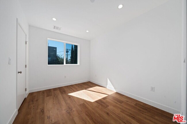 Building Photo - 6336 Beck Ave