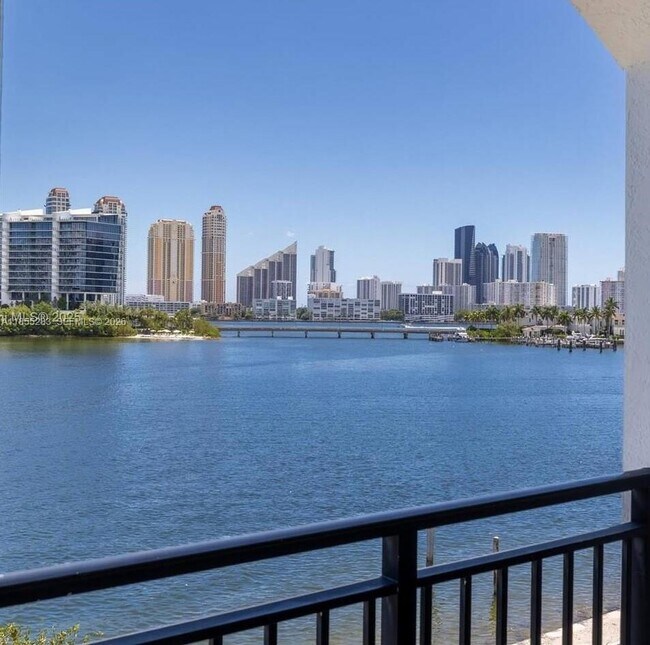 Building Photo - 3255 NE 184th St