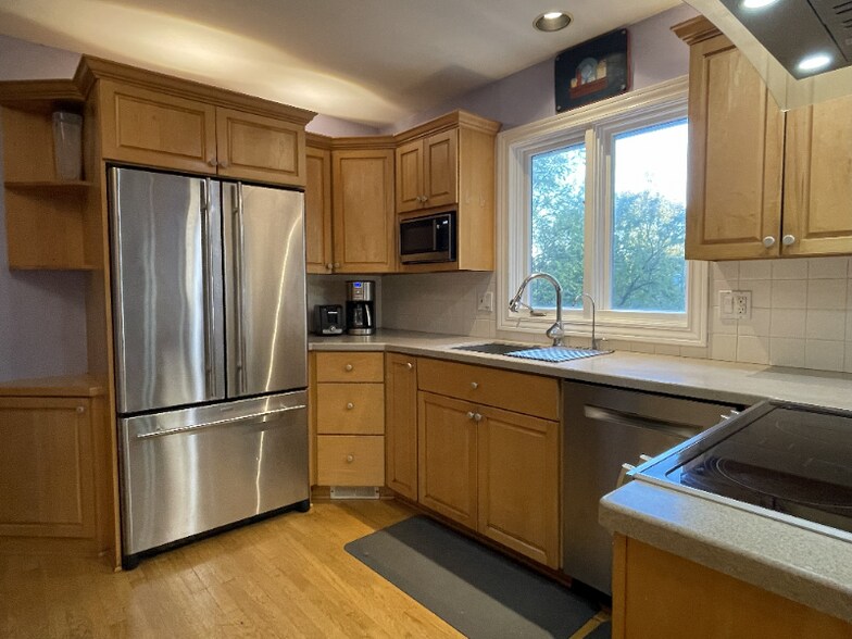 Building Photo - 2888 Colonial Way