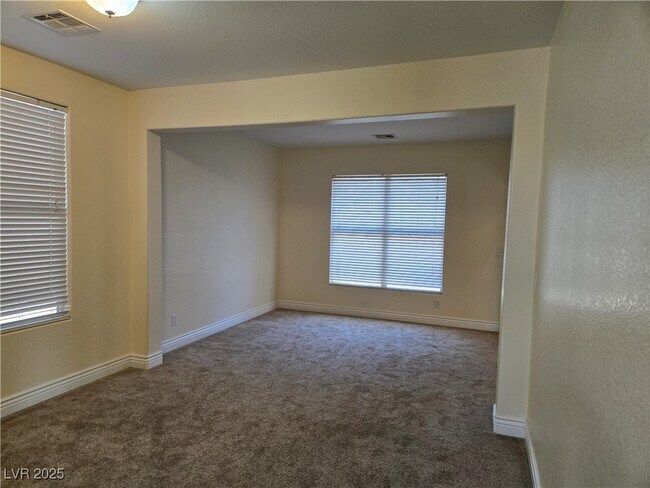 Building Photo - 221 Palmarosa St