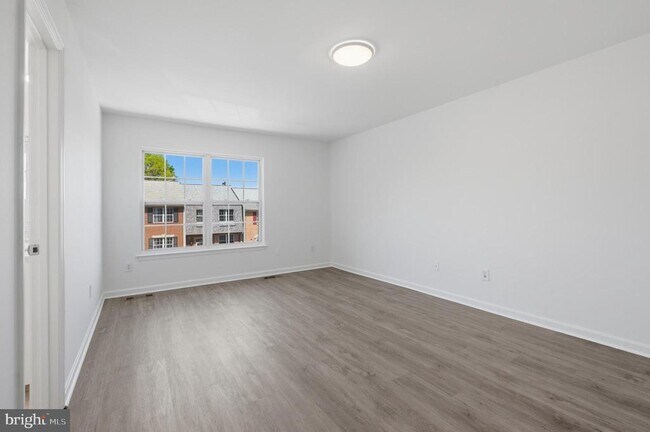 Building Photo - 46601 Carriage Ct