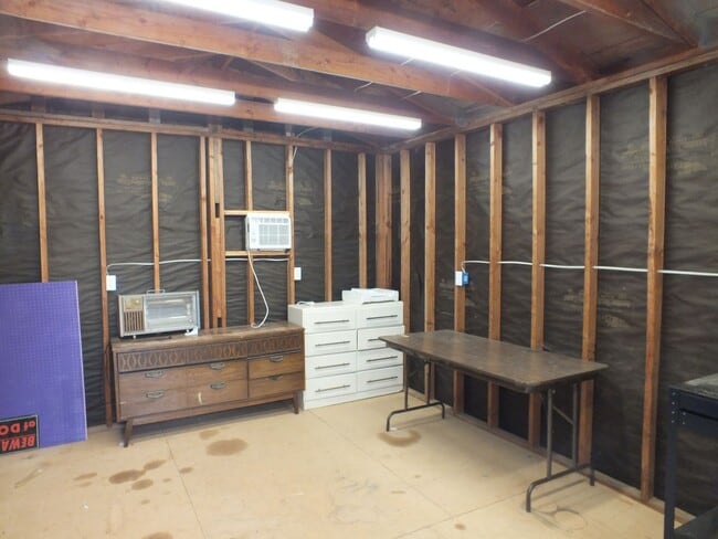Building Photo - Rescue Retreat 1700 sf 2/2 with workshop