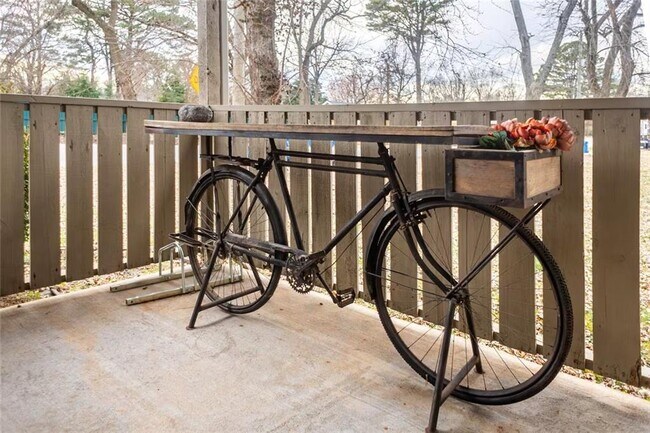 Building Photo - 301 NW F St