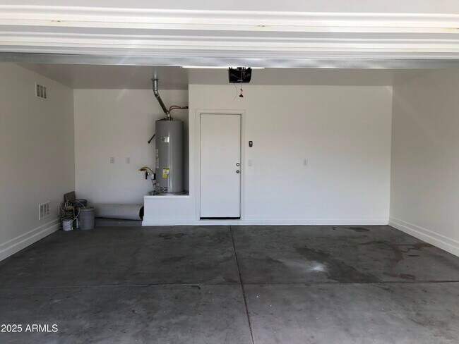 Building Photo - 226 N 199th Dr