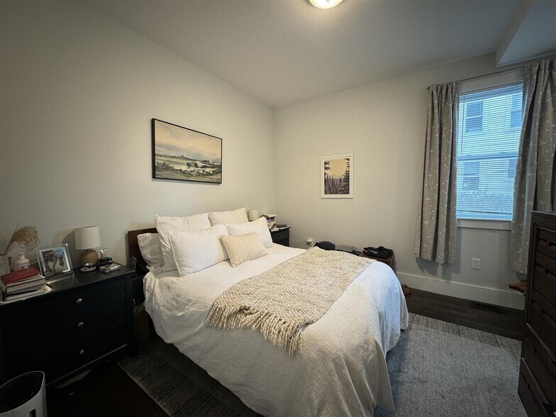 Building Photo - 77 Kinnaird St