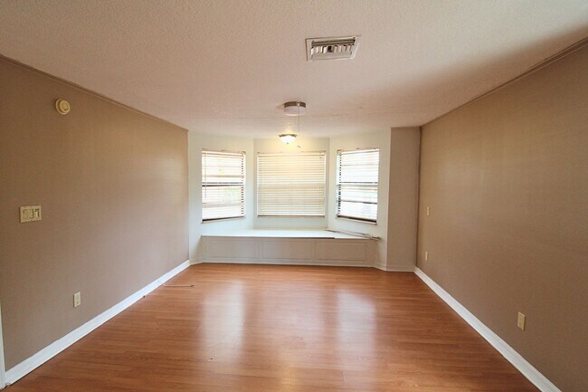 Building Photo - Stunning 3-Bed, 2-Bath Spanish-Inspired Custom Home with Elegant Gardens & Fountains