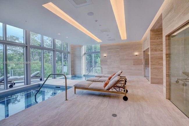 Building Photo - 16385 Biscayne Blvd