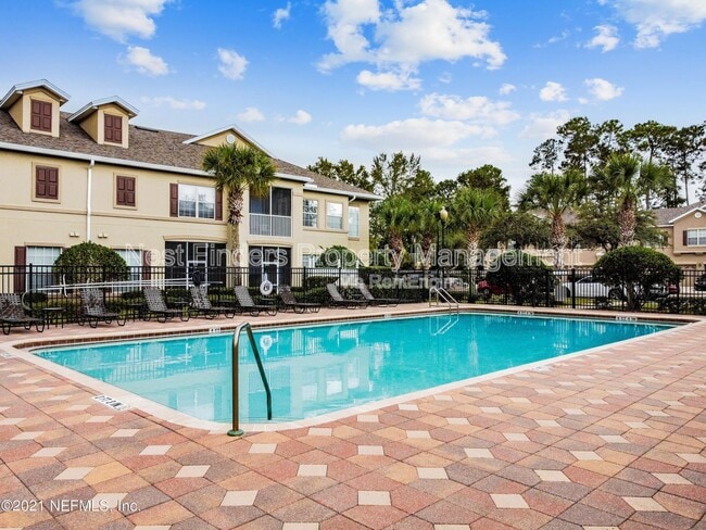 Building Photo - 9744 Summer Grove Way W