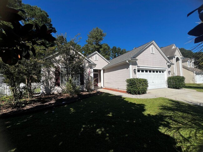 Building Photo - 404 Blackberry Ln