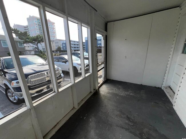 Building Photo - 203 56th Ave N