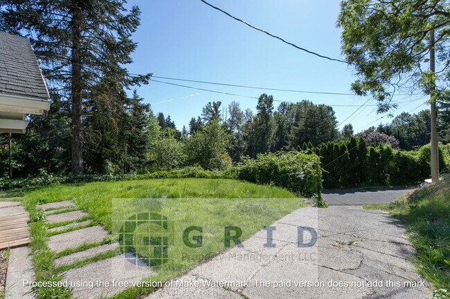 Building Photo - Charming 2 Bedroom Bungalow Available in NE Portland!