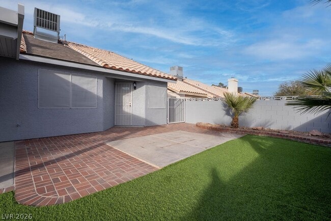 Building Photo - 2205 Riderwood Ave