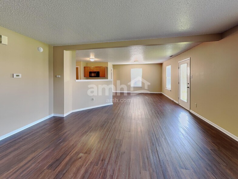 Building Photo - 8450 Ash Grove Dr