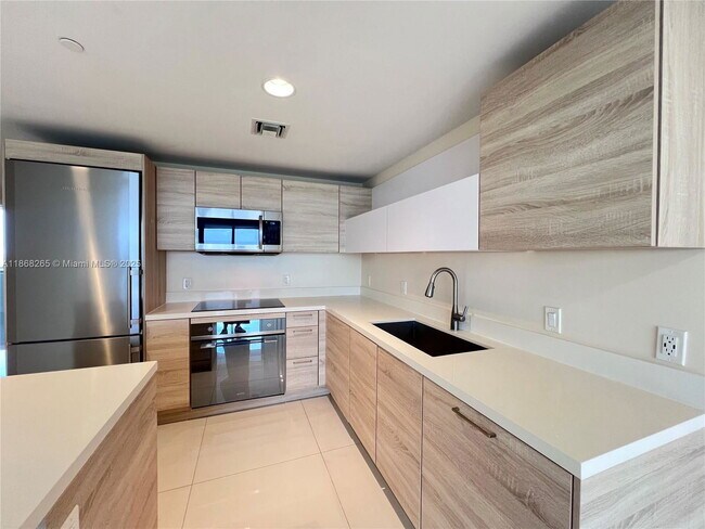 Building Photo - 16385 Biscayne Blvd