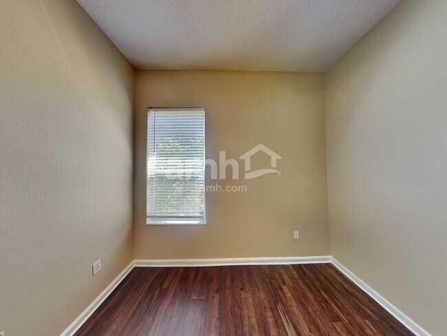 Building Photo - 13712 Lakes Way