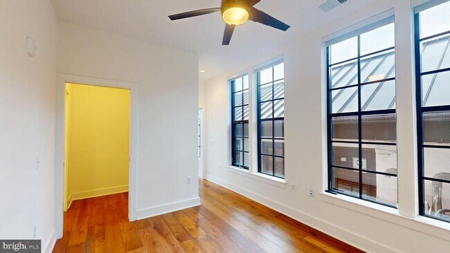 Building Photo - 1312 King St