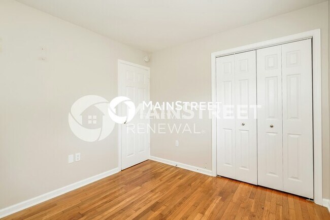 Building Photo - 3 Bedroom Pet-Friendly Home in GREENWOOD, ...