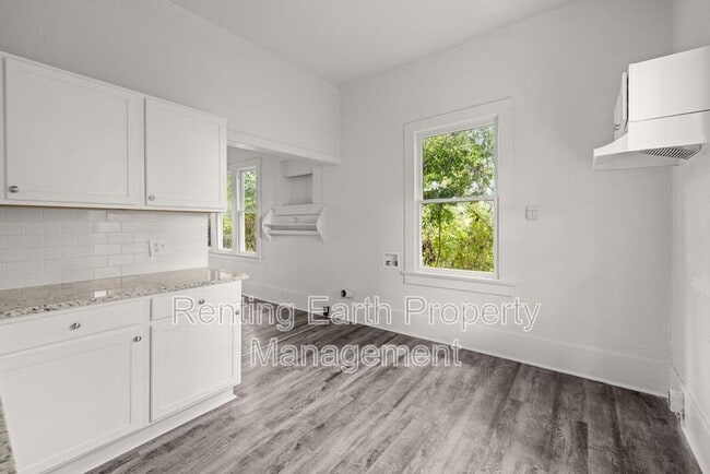 Building Photo - 518 41st St