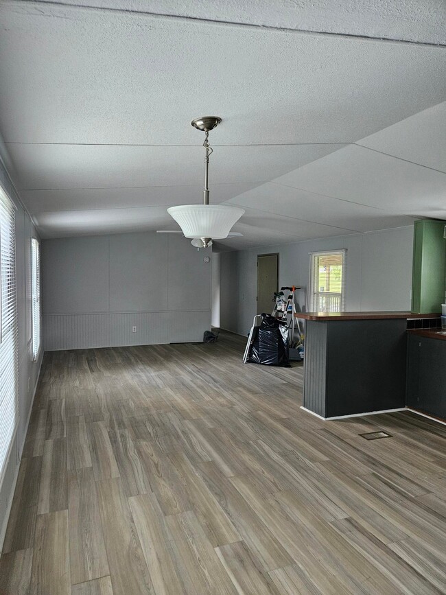 Building Photo - 935 Calvert Dr